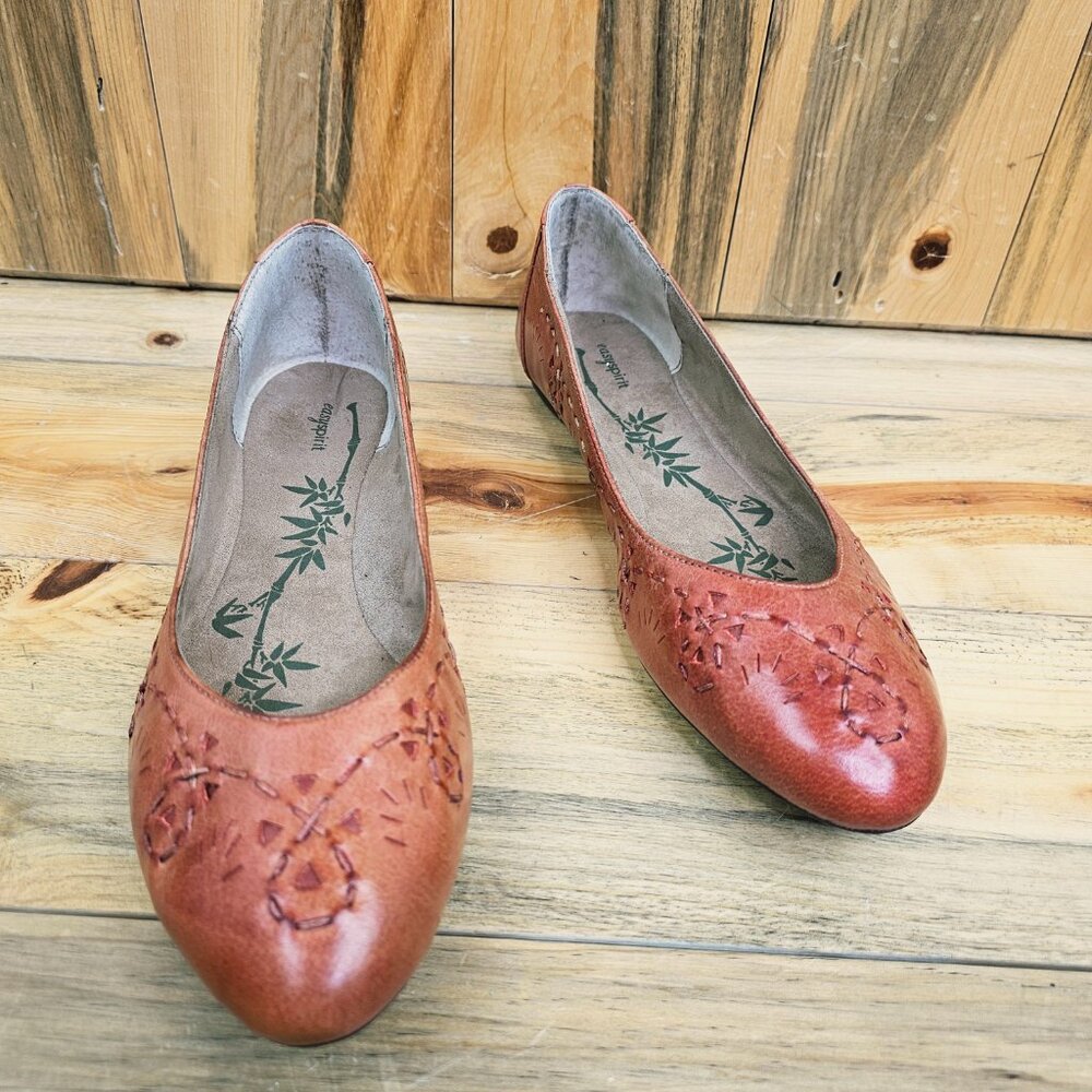 Easy Spirit Saddle Embroidered Flats